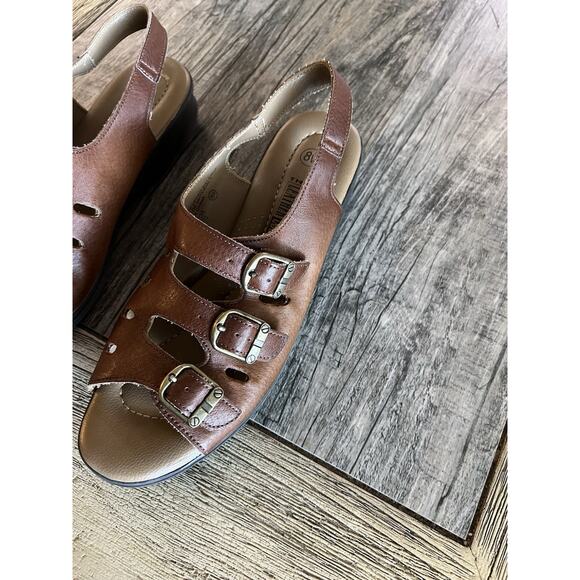 The Leather Collection Women’s Comfort Sandal Sling Back Tan Sz 8W Three Buckle - Picture 3 of 8